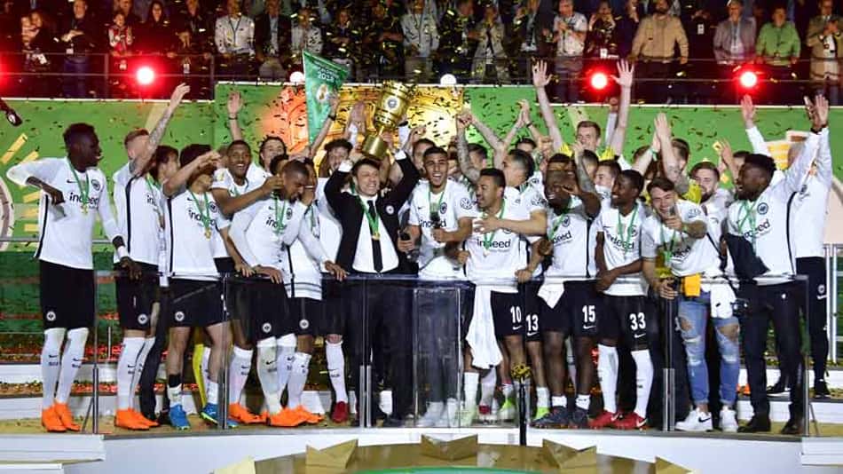  Eintraich Frankfurt derrotou o Bayern de Munique por 3 a 1 e conquistou a Copa da Alemanha