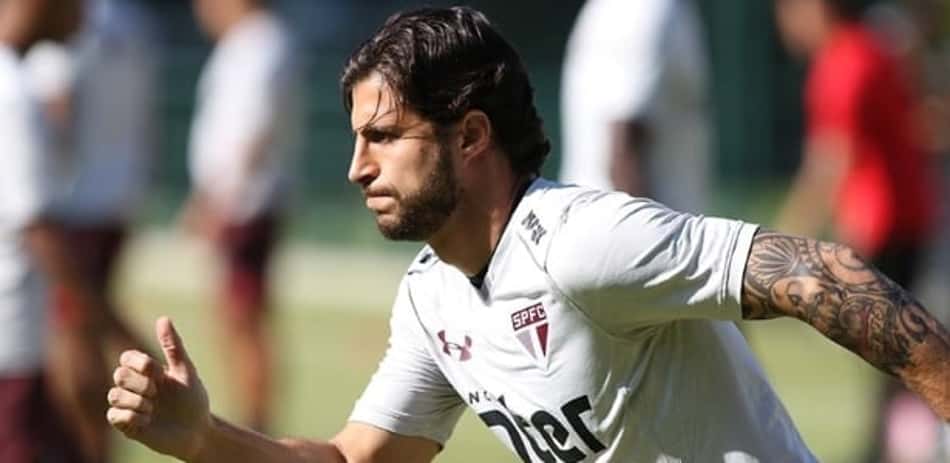 Líder em desarmes e passes certos, Hudson busca espaço no São Paulo