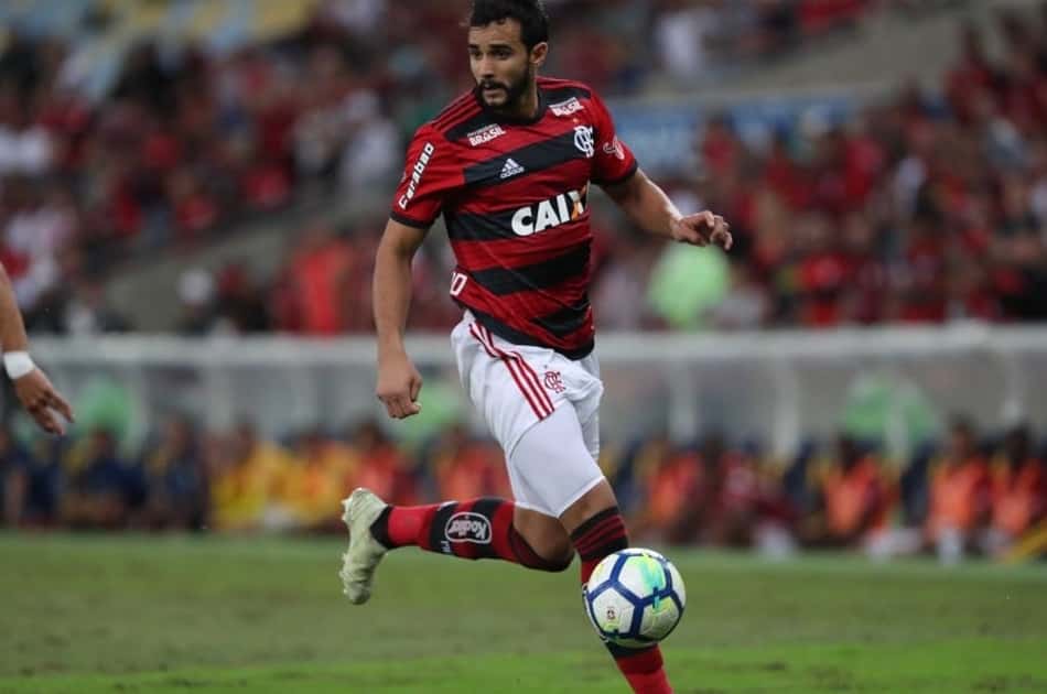 Barbieri defende Dourado: 'Temos que fazer que a bola chegue melhor'