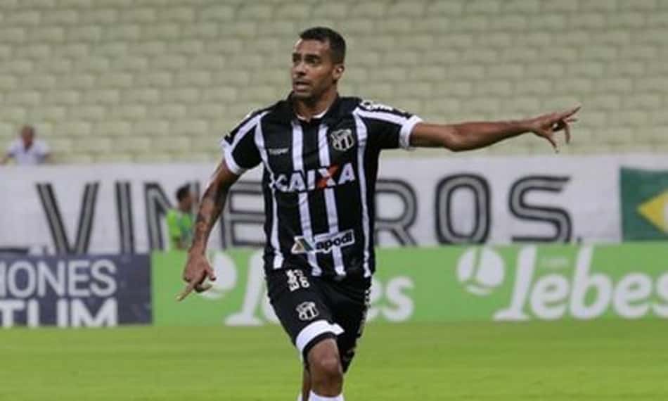 Ceará segura pressão do CRB e avança na Copa do Nordeste