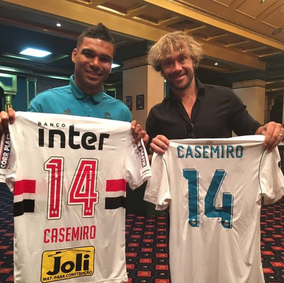 'Especialista em Liverpool', Lugano faz troca de camisa com Casemiro
