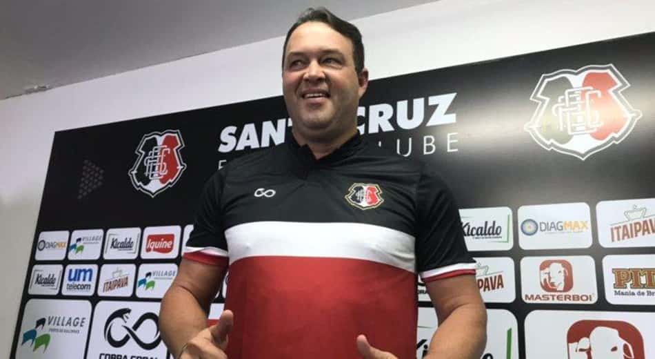 Roberto Fernandes assume o comando técnico do CRB