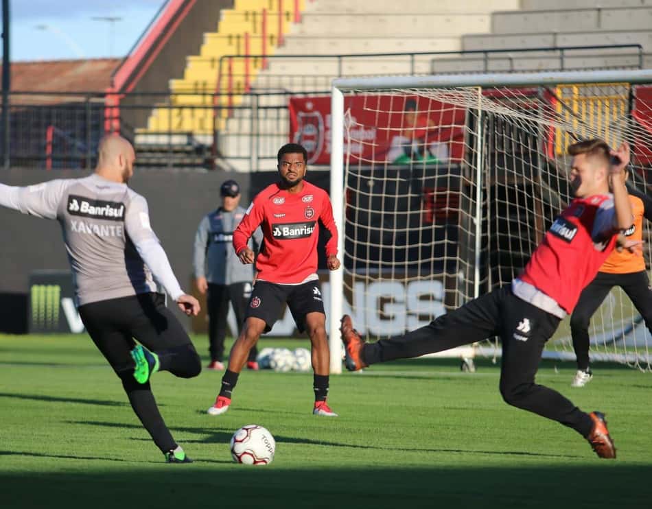 Ainda sem ter voltado a jogar, Nirley tenta controlar ansiedade