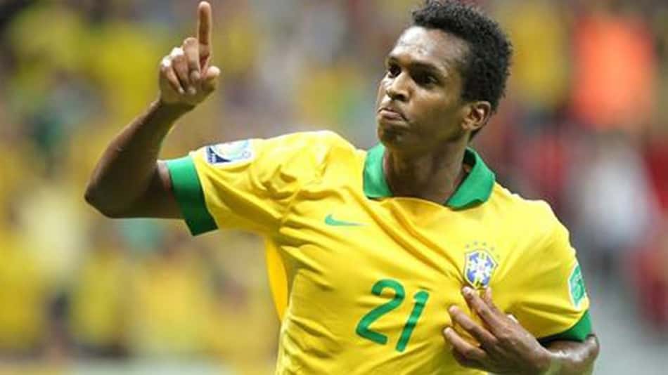 Jô cita 'falta de concentração' em Copa-14 e confia no sucesso de Jesus