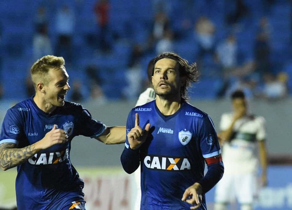 Em jogo de cinco gols, Londrina vence o Coritiba no Estádio do Café vazio