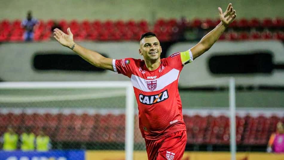 Na zona de rebaixamento, CRB recebe a visita do Brasil de Pelotas