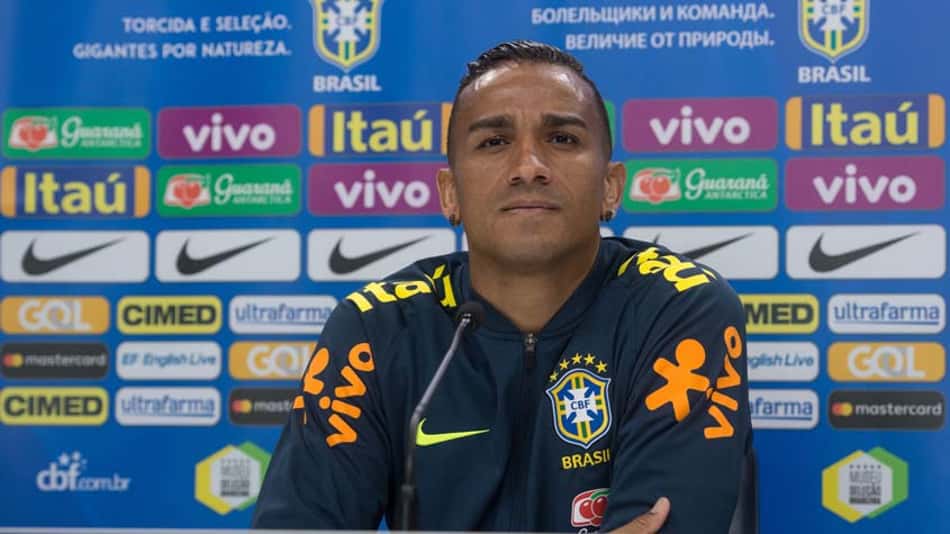 Filho de caminhoneiro, lateral da Seleção apoia greve: 'Estão certos'