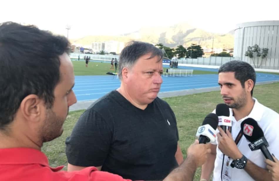 Na bronca, dirigente do Botafogo cobra Comissão de Arbitragem: 'O juiz precisa pagar'