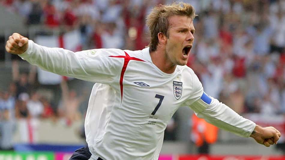 10. David Beckham (Inglaterra) - 2006<br>O astro inglês além de ídolo é conhecido por ser modelo e inspiração para os homens ingleses. Segundo a publicação, o corte de cabelo de Beckham em 2006 foi reproduzido por diversos homens por toda a Inglaterra, inclusive idosos.