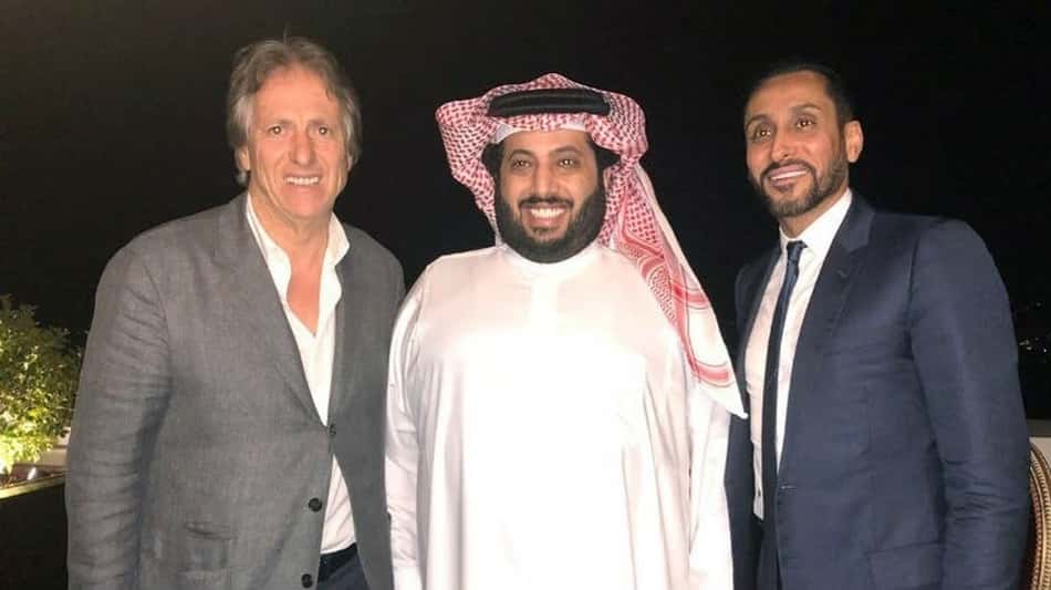 Jorge Jesus é anunciado pelo Al-Hilal e assina por uma temporada