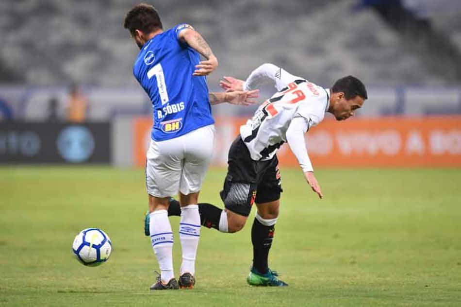 Yago Pikachu no empate do Vasco com o Cruzeiro nesta quarta-feira. Confira a seguir a galeria especial do LANCE!