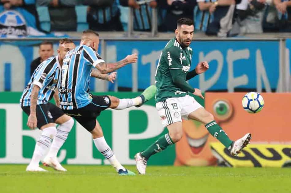 O Grêmio não conseguiu chegar ao gol e acabou sendo batido por 2 a 0 para o Palmeiras, em casa. Com atuações irregulares, a equipe teve em Luan seu atleta mais perigoso à defesa palmeirense. Veja as notas do Tricolor (por Alexandre Guariglia)