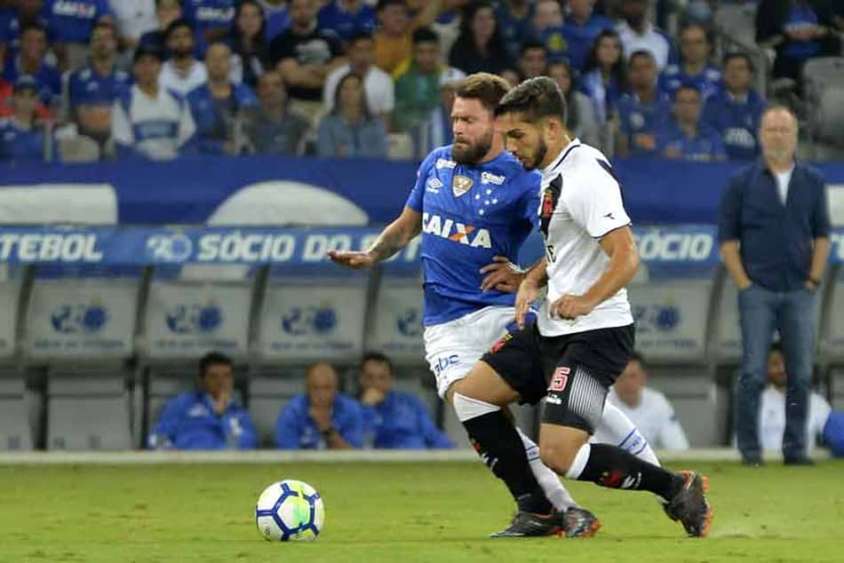Andrey marcou o gol do Vasco. Confira a seguir outras imagens do empate com o Cruzeiro na galeria especial do LANCE!