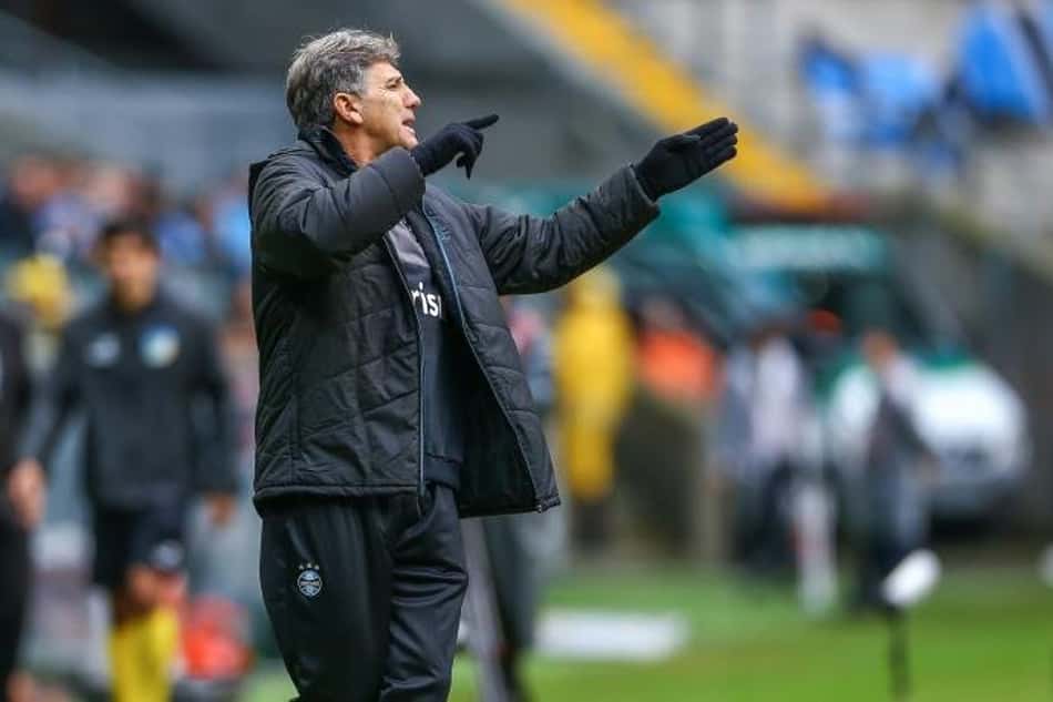 Após empatar em casa, Renato Gáucho minimiza: "Não perdemos dois pontos, ganhamos um"