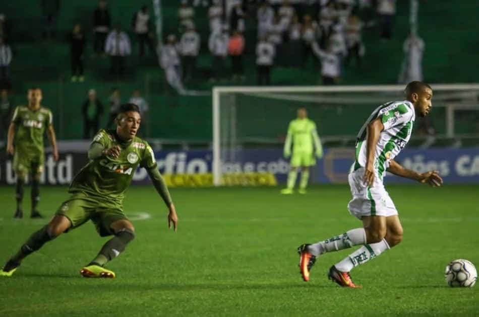 De volta ao time titular do Juventude, Jair lamenta empate com o Coritiba
