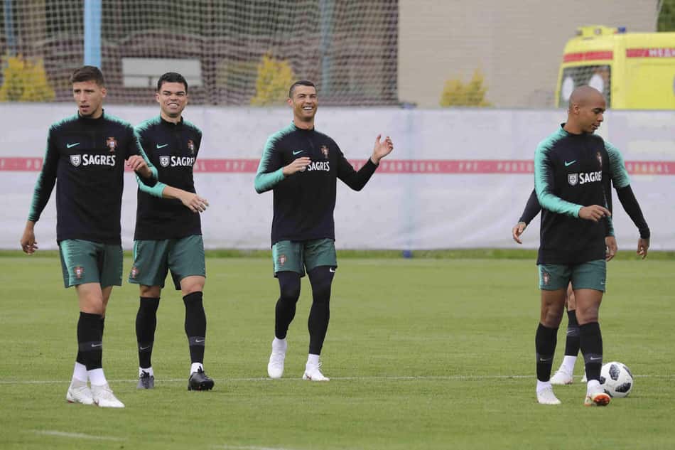 Meia de Portugal lembra conquista da Euro: 'Somos candidatos na Copa'