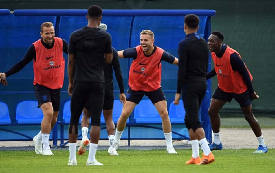 Ambiente descontraído marca último treino da Inglaterra antes da estreia