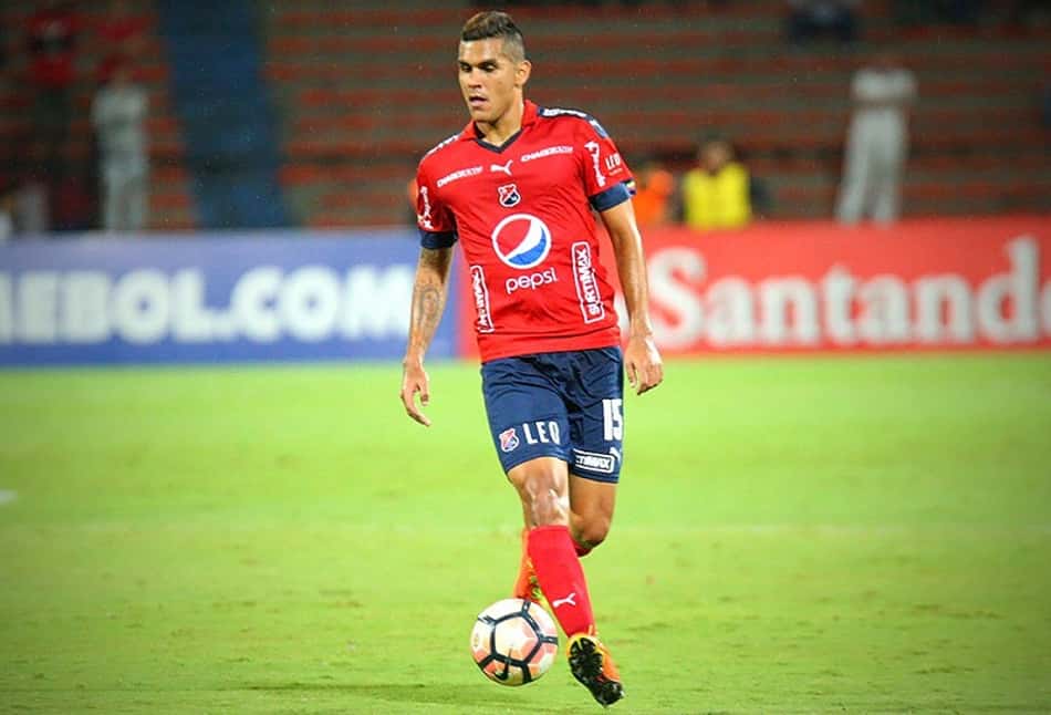 A pedido do treinador, adversário do Palmeiras contrata zagueiro colombiano