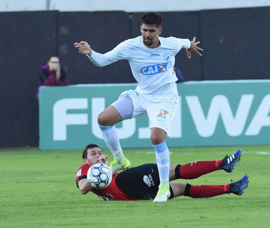Zagueiro do Londrina confia na recuperação do time na Série B