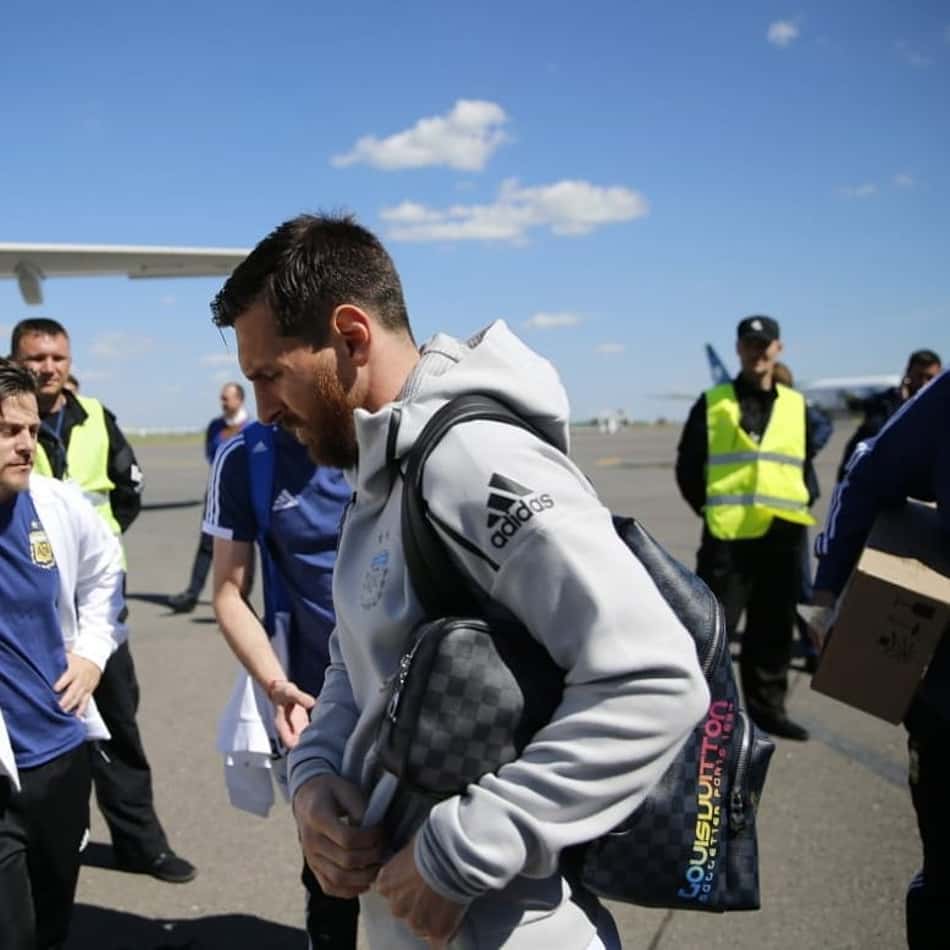 Críticas levam Messi as lágrimas, garante mãe do jogador