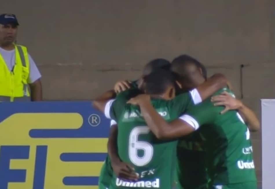 Em duelo eletrizante, Goiás e Juventude empatam no Serra Dourada