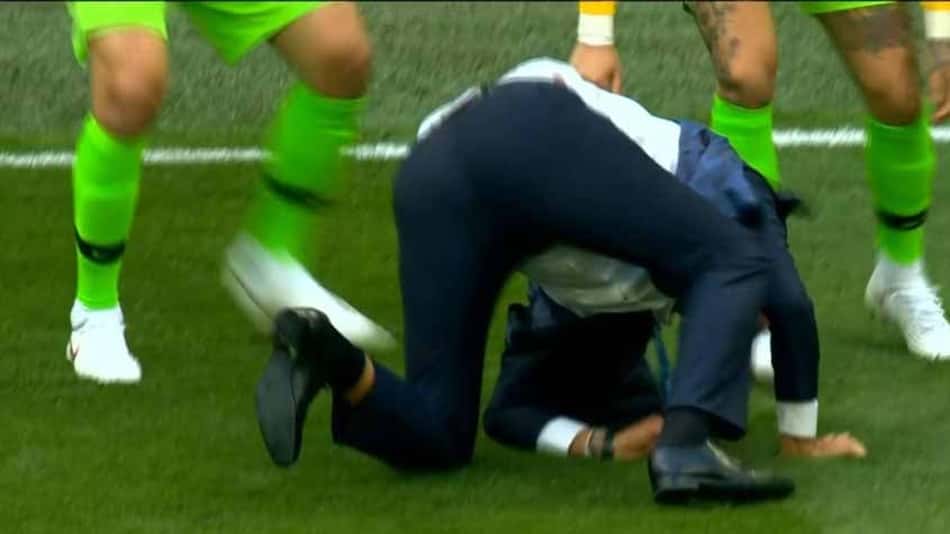 Tite caindo