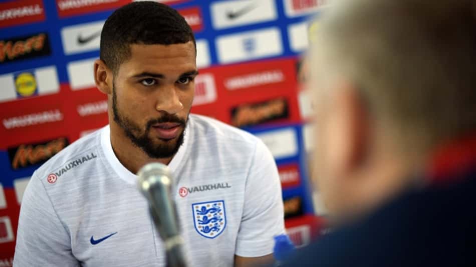 Na Copa por 'acaso', jovem quer se firmar como titular na Inglaterra