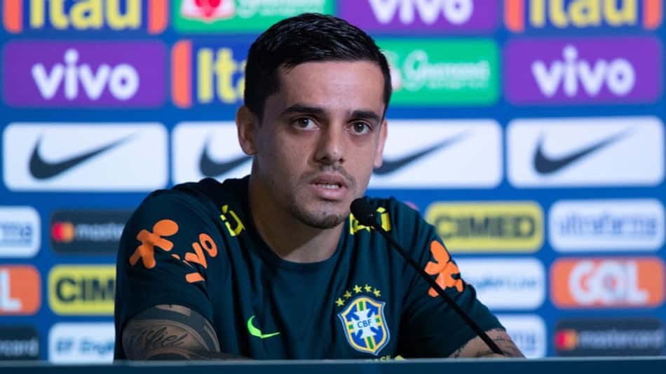 Após estreia, Fagner fala em deixar seu nome na história da Seleção