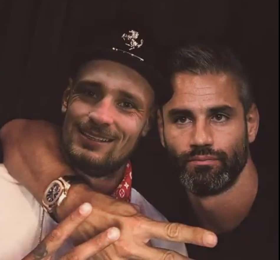 Saint-Ettienne usa foto de Piqué para anunciar renovação de lateral