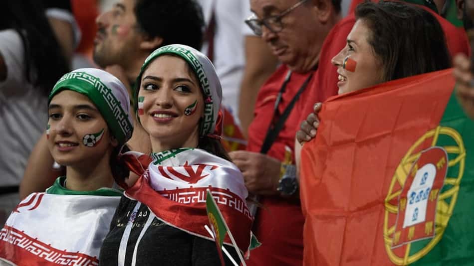 Mulheres iranianas nos estádios da Copa . No país isso ainda é proibido e motívo de protestos 