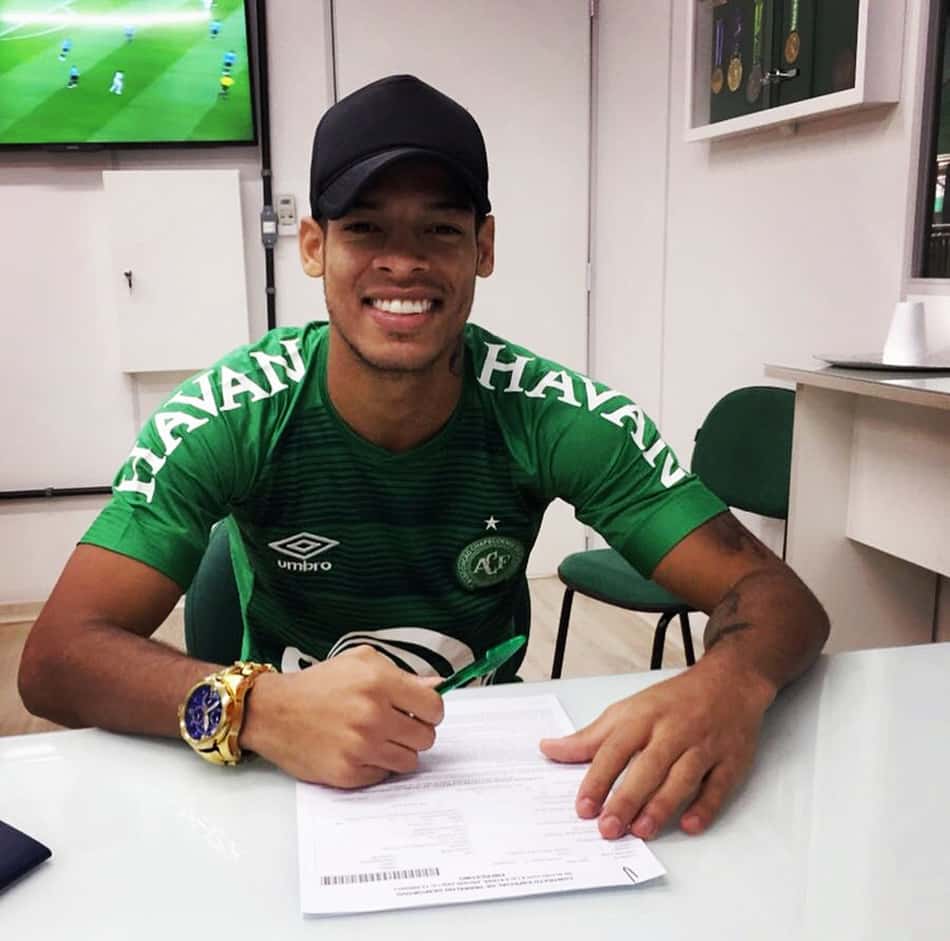 Atacante de 20 anos assina com a Chapecoense até o fim da temporada