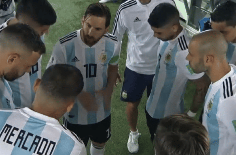 TV capta palavras de Messi a seus companheiros no intervalo