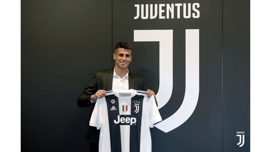 Juventus anuncia oficialmente a contratação de João Cancelo