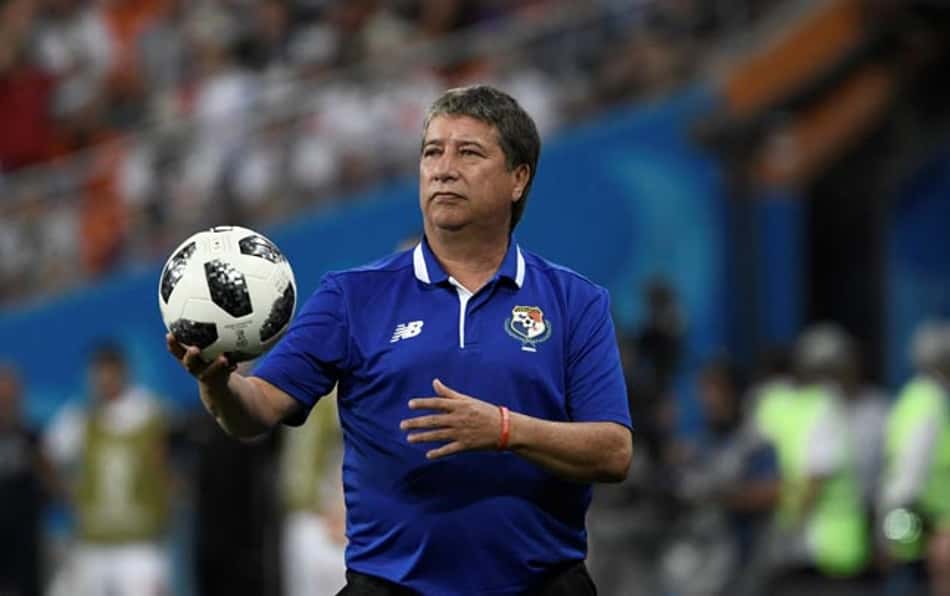 Técnico do Panamá cotado para assumir Equador e Paraguai