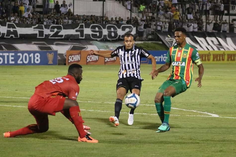 Em jogo marcado por confusão, Sampaio Corrêa garante vaga na final da Copa do Nordeste