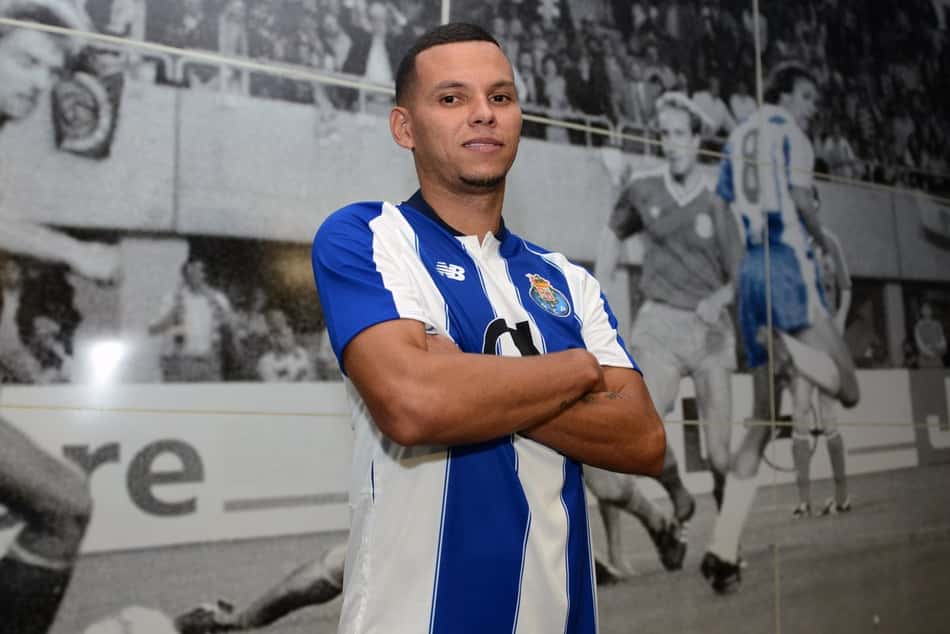 Porto anuncia a contratação do brasileiro Ewerton por quatro anos