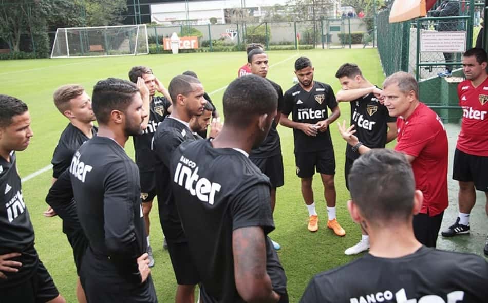 São Paulo programa jogos-treino com os times sub-23 e sub-20 em Cotia