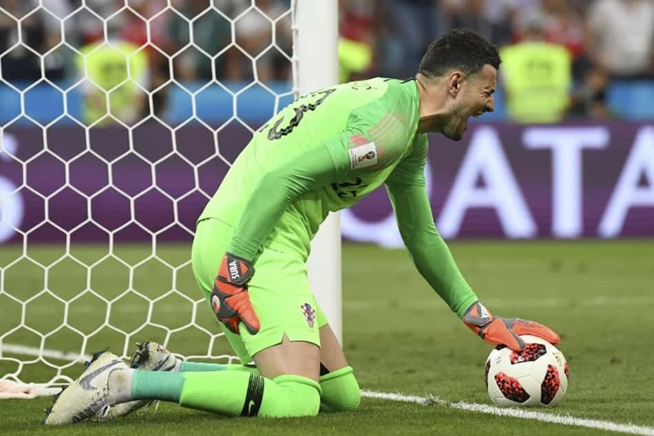 Herói! Goleiro croata supera dor e atinge novas marcas nos pênaltis
