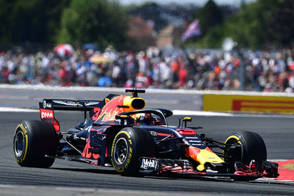 Red Bull de Ricciardo tem problemas de motor no primeiro treino livre