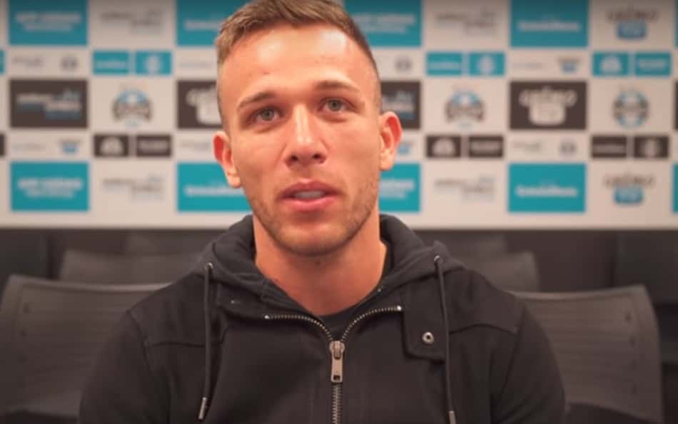 "Com certeza não acaba por aqui", afirma Arthur em despedida do Grêmio