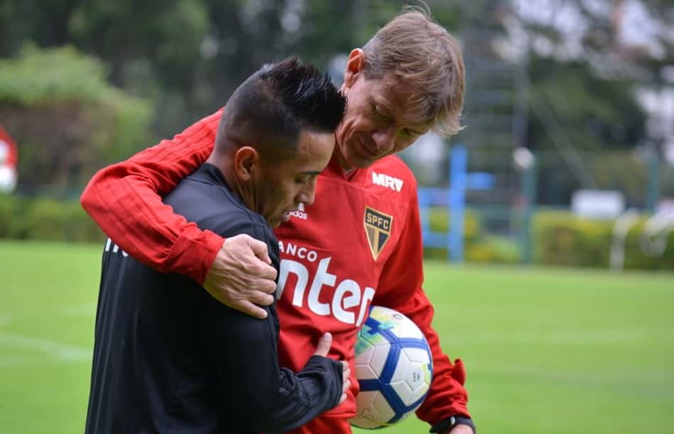 Cueva retorna menos valorizado do que ele e São Paulo imaginavam