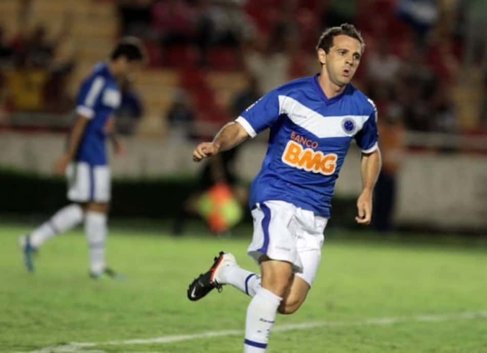 Querido pela torcida, Montillo estará no Mineirão para último jogo do Cruzeiro na Série B