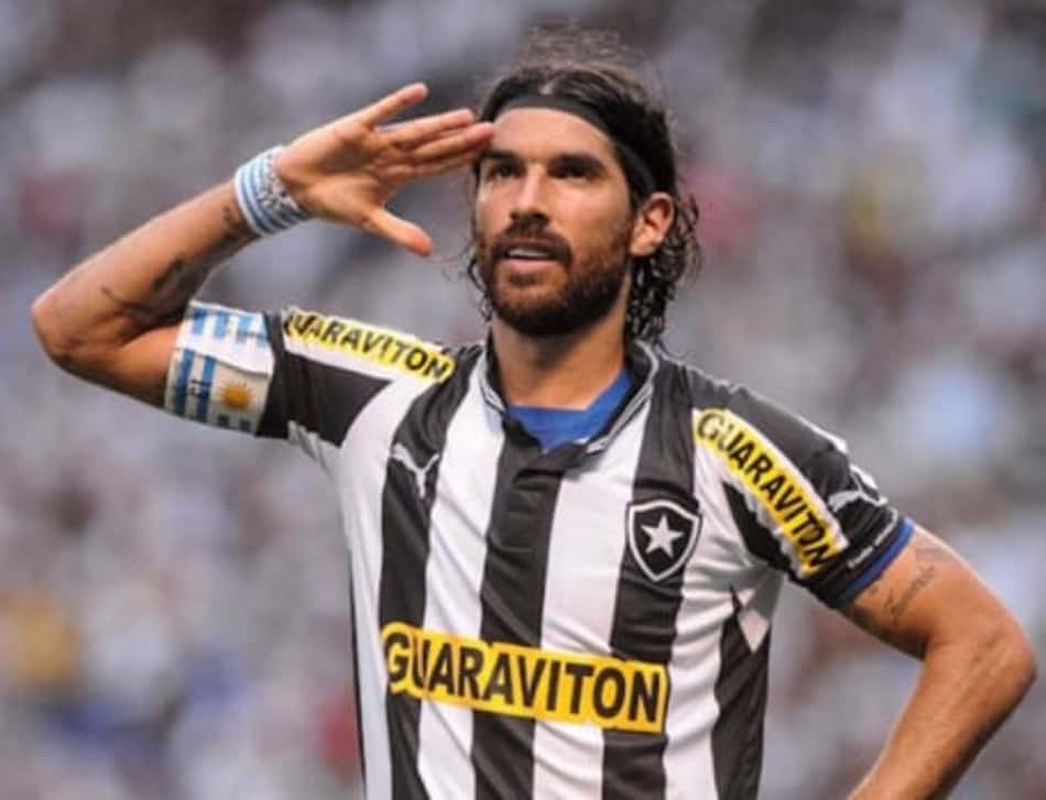 Loco Abreu reforça recomendações sobre cuidados contra o coronavírus
