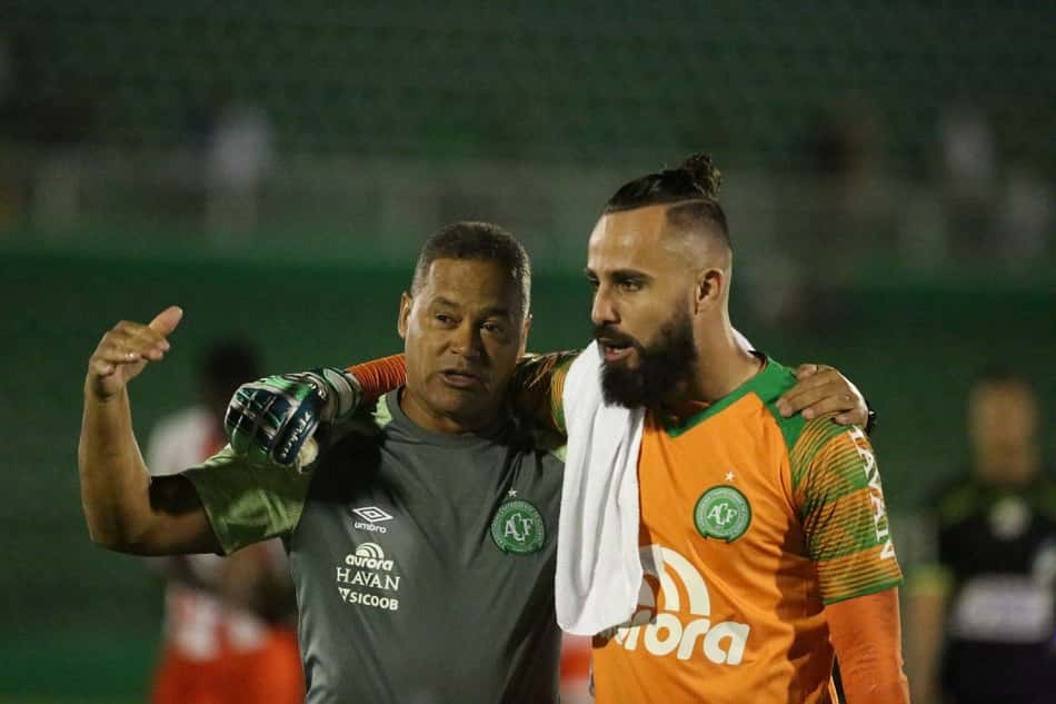 Preparador de goleiros lamenta saída de Jandrei e ressalta: 'Excepcional'