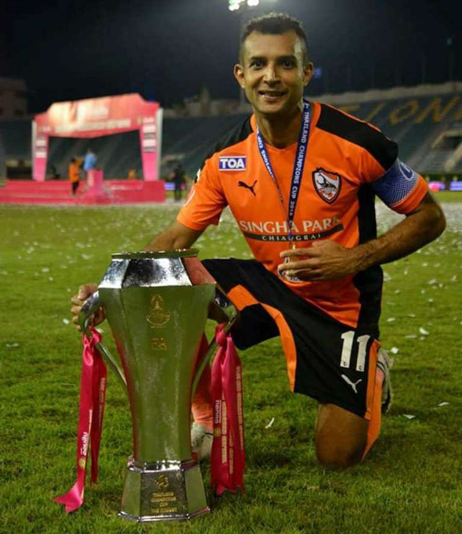 Gilberto Macena conquistou a Liga Tailandesa e está há quase três anos no Chiangrai United. Veja fotos do jogador 