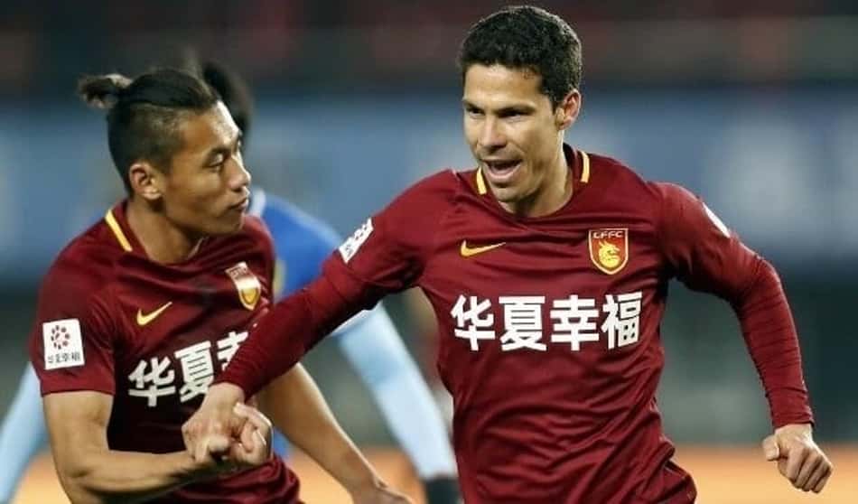 Petros comenta foto de Hernanes e gera euforia na torcida do São Paulo