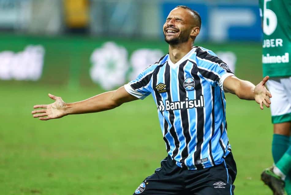 Volante Thaciano completa dois anos com a camisa do Grêmio