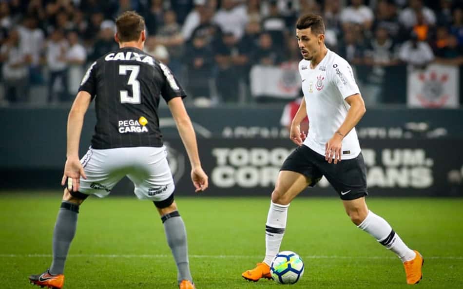 Rescisão do empréstimo aparece no BID, e Avelar assinará com Timão