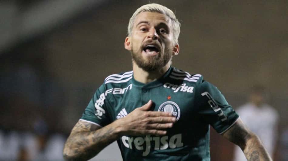 Lucas Lima foi o melhor jogador do Palmeiras no empate por 1 a 1 com o Santos, nesta quinta-feira à noite, no Pacaembu. Bruno Henrique e Willian também se destacaram. O time fez um primeiro tempo inteligente e eficiente, mas caiu de rendimento na etapa final e cedeu o empate. Veja as avaliações individuais - Por Fellipe Lucena (fellipelucena@lancenet.com.br)