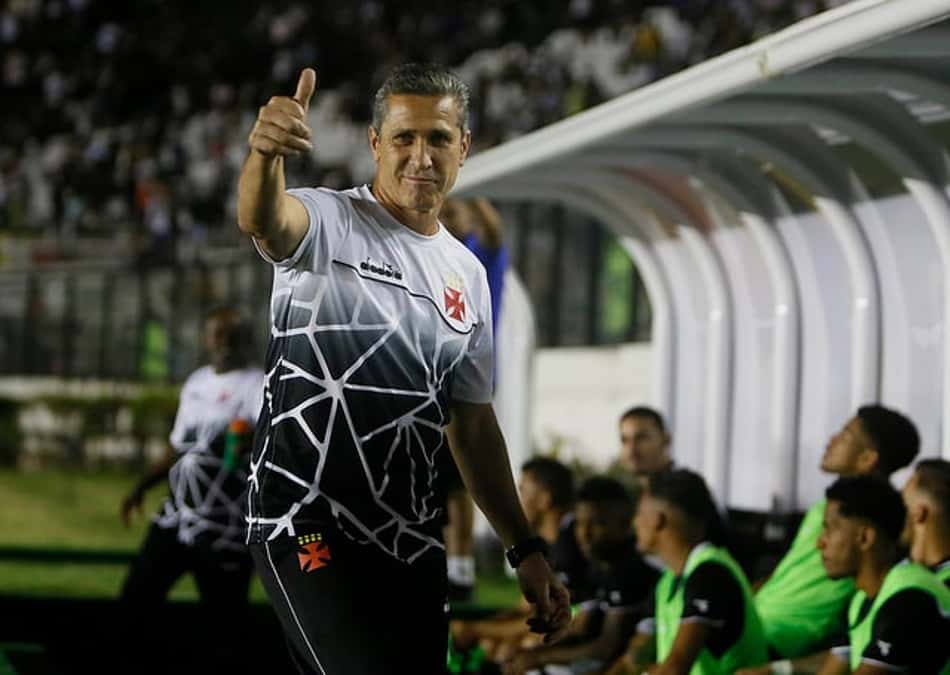 Vasco anuncia a contratação do técnico Jorginho para reta final da Série B